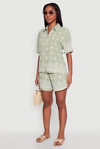 Womens Crepe Knit Bandana Print Shirt, Green, Size S
