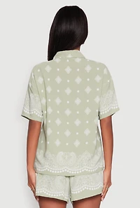 Womens Crepe Knit Bandana Print Shirt, Green, Size S