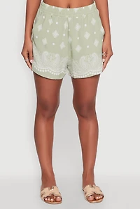 Womens Crepe Knit Bandana Print Shorts, Green, Size M