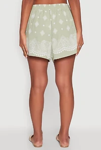 Womens Crepe Knit Bandana Print Shorts, Green, Size M