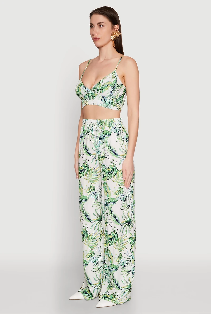 Womens Almost Famous Sleeveless V-Neck Crop Top for Going Out, Green, Size S