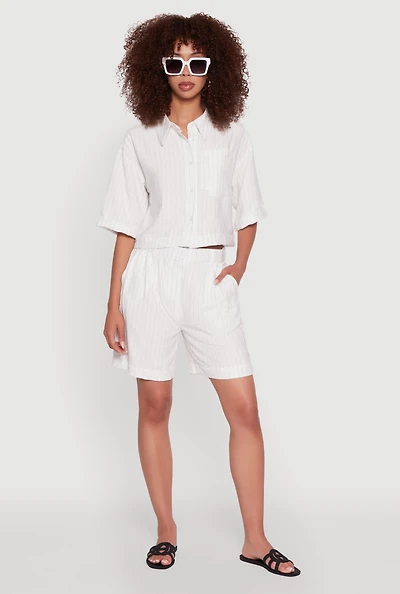 Womens Trendy High Waisted Pinstripe Crepe Knit Shorts, White, Size M