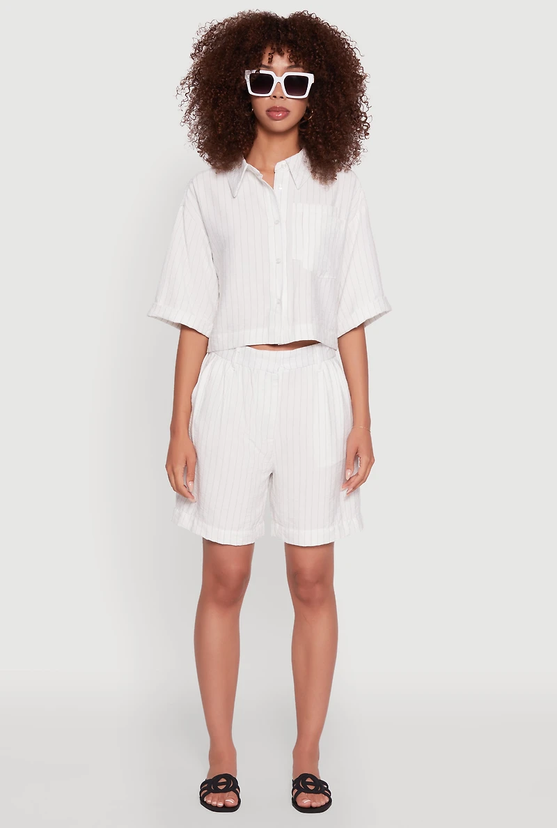 Womens Trendy High Waisted Pinstripe Crepe Knit Shorts, White, Size L