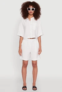 Womens Trendy High Waisted Pinstripe Crepe Knit Shorts, White, Size L