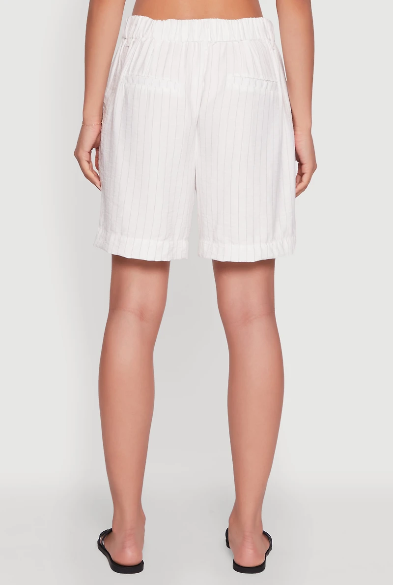 Womens Trendy High Waisted Pinstripe Crepe Knit Shorts, White, Size XL
