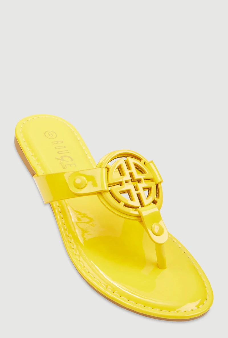 Womens Geometric Pendant Thong Sandals, Yellow, Size 7