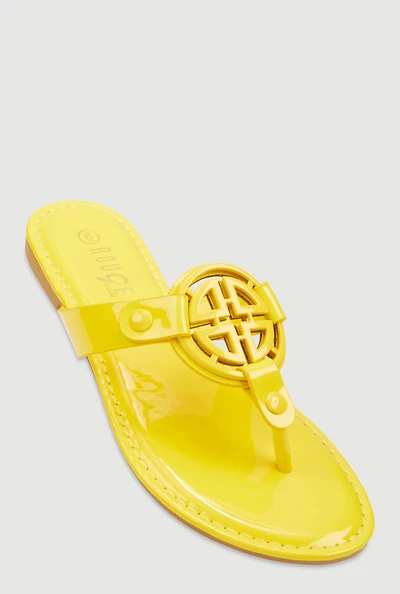 Womens Geometric Pendant Thong Sandals, Yellow, Size 7