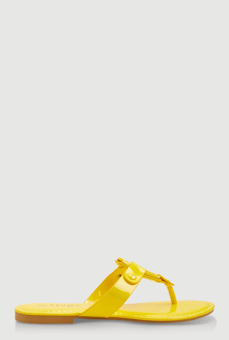 Womens Geometric Pendant Thong Sandals, Yellow, Size 7