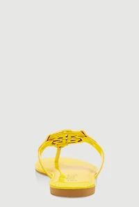 Womens Geometric Pendant Thong Sandals, Yellow, Size 7