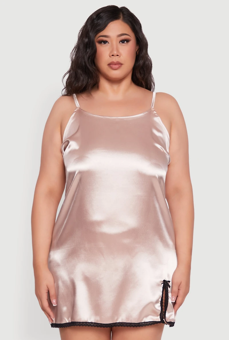 Plus Main Character Embroidered Robe and Cami Nightgown