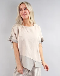 Haut asymétrique avec insertions de rayures