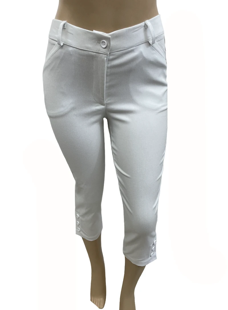Capri pants with side pockets and buttons