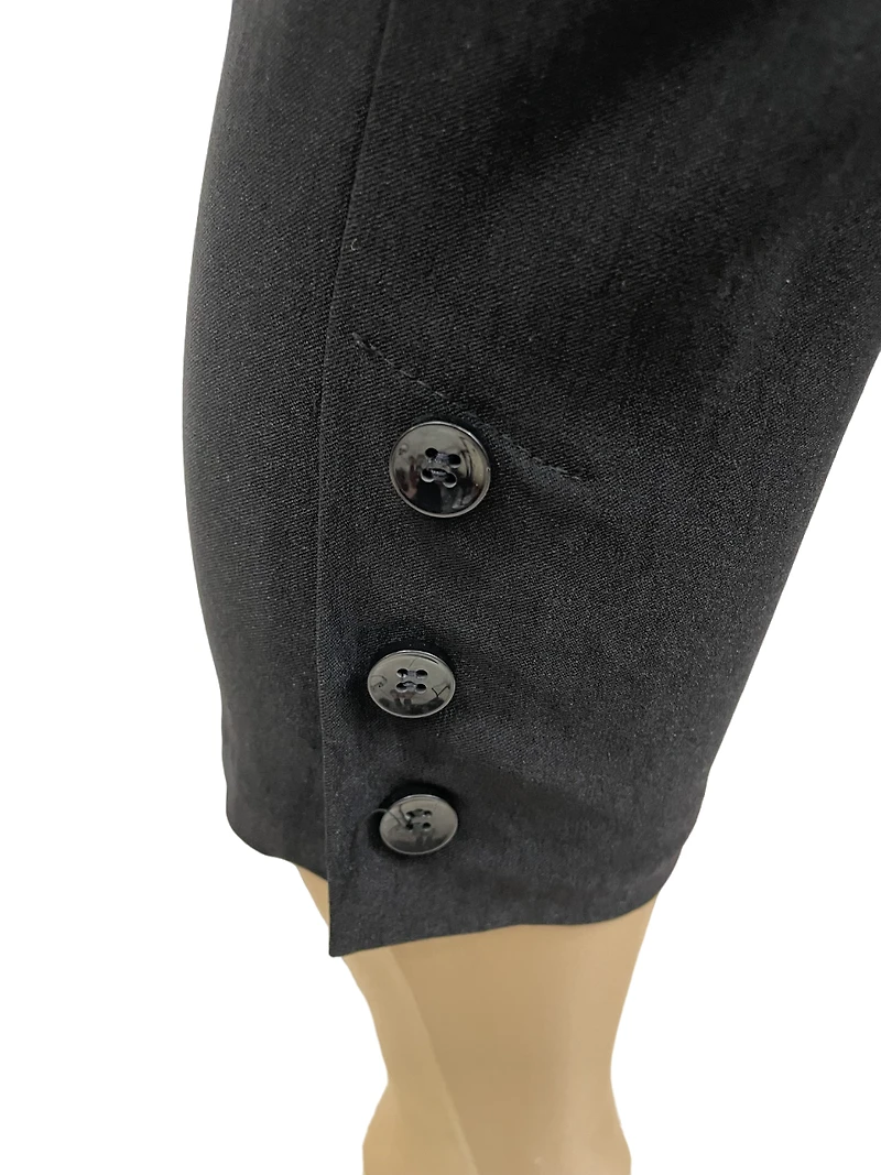 Capri pants with side pockets and buttons