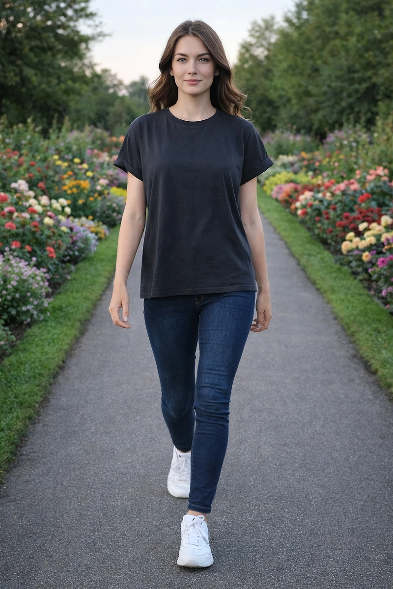 Casual T-shirt with rolled-up batwing sleeves