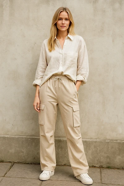 Straight-leg cargo pants with knee pleats