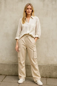 Straight-leg cargo pants with knee pleats