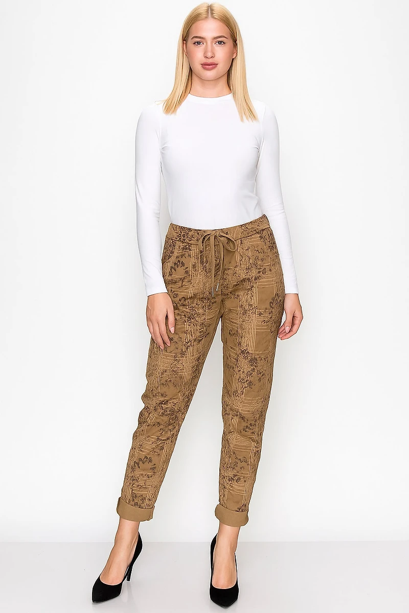 Pantalon froissé imprimé avec touche lustrée
