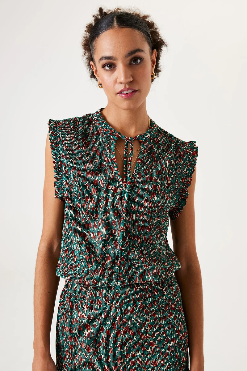 Sleeveless Top with frills