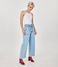 Durable high-waisted denim pants with belt