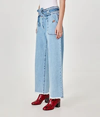 Durable high-waisted denim pants with belt