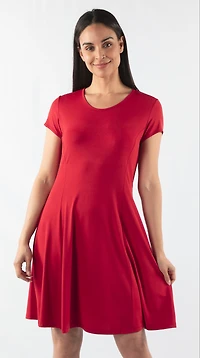 SHORT-SLEEVED CREWNECK DRESS
