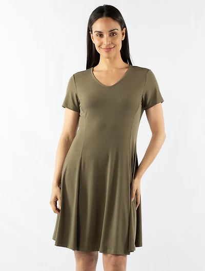 SHORT-SLEEVED V-NECK DRESS