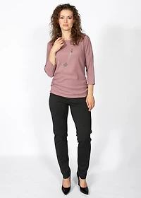 KNIT TOP WITH 3/4 SLEEVES AND NECKLACE