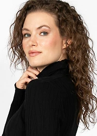 LONG-SLEEVED SWEATER WITH TURTLE NECK