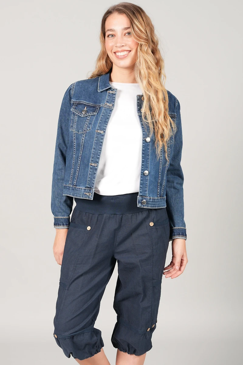 CAPRIS WITH BUTTONS