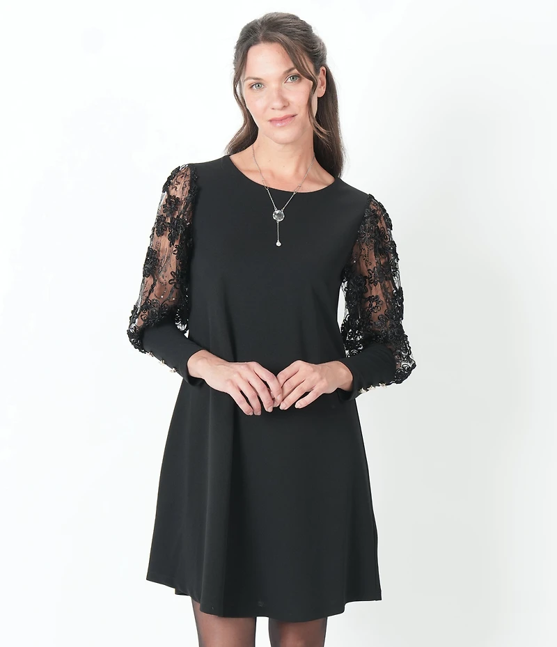 LONG-SLEEVED LACE DRESS