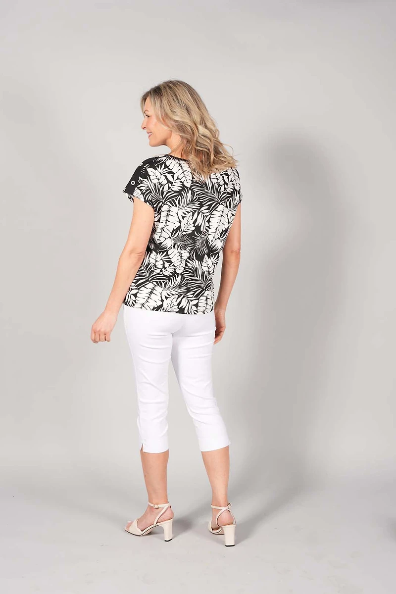 SHORT SLEEVE TOP WITH BUTTONS ON THE SHOULDERS