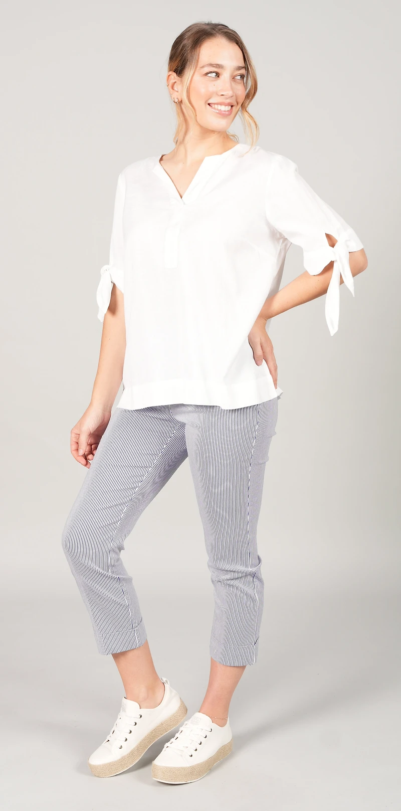 SHORT-SLEEVED LINEN TOP WITH LACES