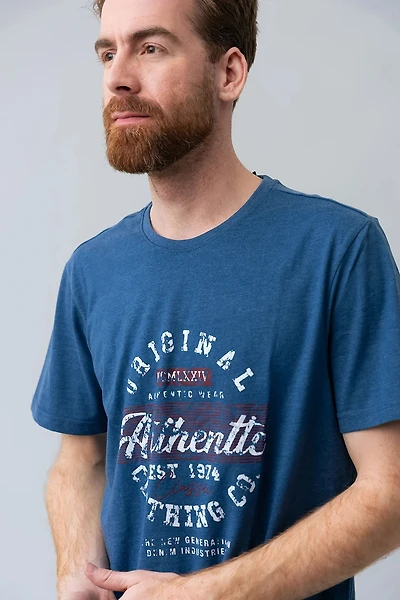 Le t-shirt imprimé «Authentic»