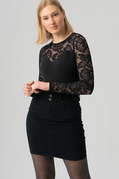 La jupe en jeans de couleur 2 boutons