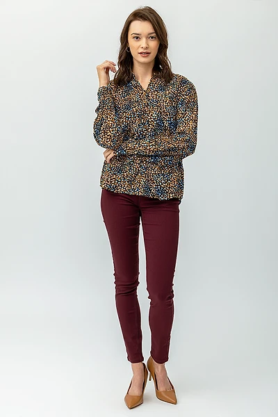 Le pantalon molletonné hyper extensible de couleur