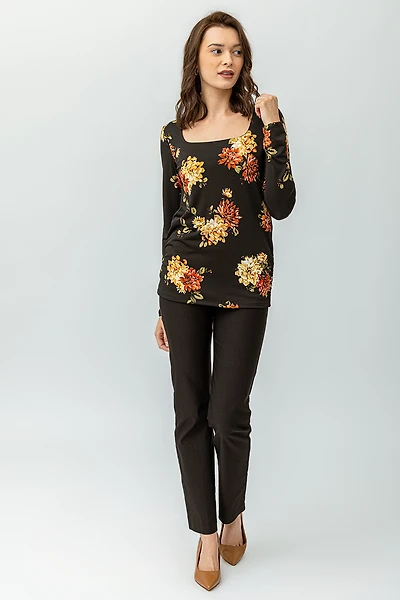 Le pantalon noir étroit