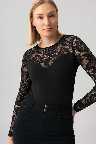 Le justaucorps noir insertion de dentelle