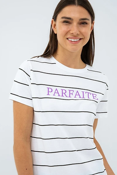 Le t-shirt rayé imprimé « Parfaite »