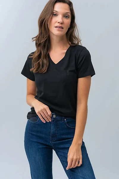 Le t-shirt basique col V