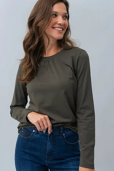 Le t-shirt uni froncé