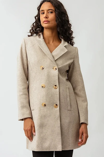 Le manteau de lainage 6 boutons