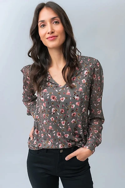 La blouse fleurie manches diaphanes