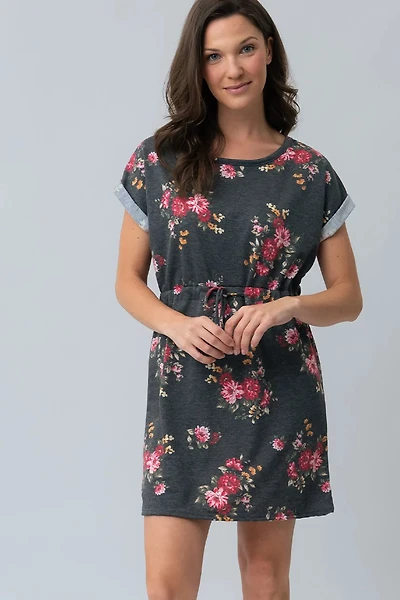 La robe fleurie à taille ajustable