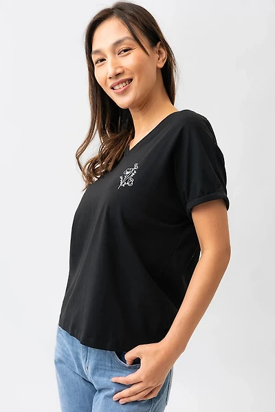 Le t-shirt basique broderie florale