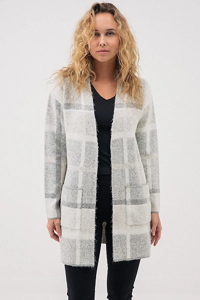 Le cardigan long à carreaux