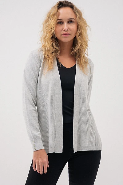 Le cardigan gris en tricot léger
