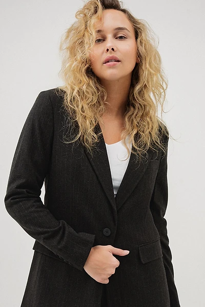 Le blazer uni ample noir ligné