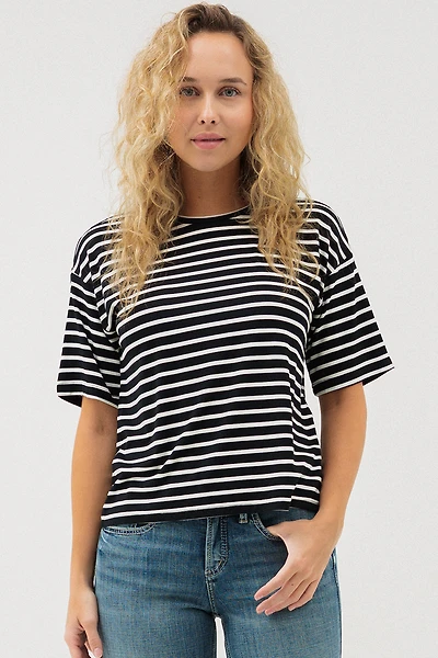 Le t-shirt à manches courtes rayé légèrement “Boxy”