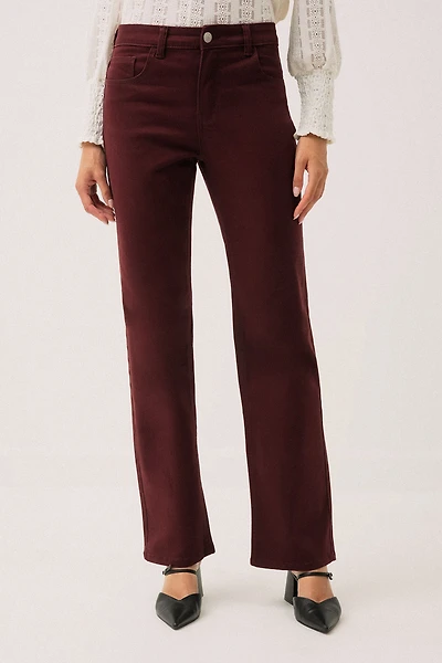 Le jeans à jambe large coloré