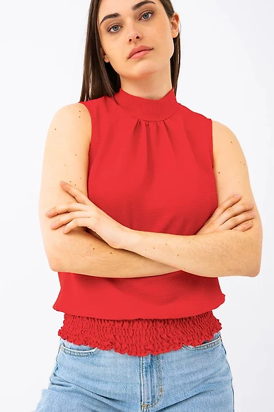 La camisole col montant dos noué
